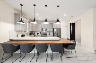 6 Bedrooms 6 Bathrooms Storey Lake 2875 SC - 1