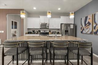 7 BD 5.5 BA Windsor at Westside 2100 RD - 5