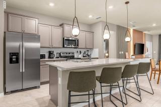7 Bedrooms 5 Bathrooms Windsor Island 4424 KR - 6