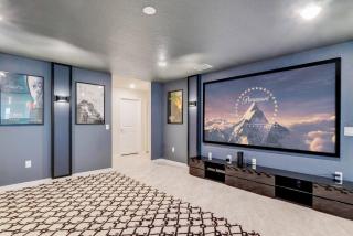 6 Bedrooms 4.5 Bathrooms Windsor Island 1221AB - 1