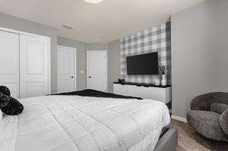 7 Bedroom 5.5 Bathroom Windsor Island 4069LA - 2