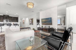 7 BD 5.5 BA Solara Resort 1644 NP - 0