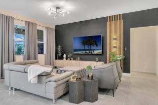 7 Bedrooms 5.5 Bathrooms Solterra 7599 OL - 7