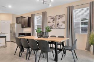 7 Bedrooms 5.5 Bathrooms Solterra 7599 OL - 4