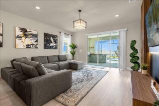7 Bedrooms 5.5 Baths Windsor Island 3775 LA - 9