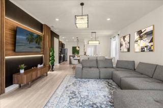 7 Bedrooms 5.5 Baths Windsor Island 3775 LA - 7
