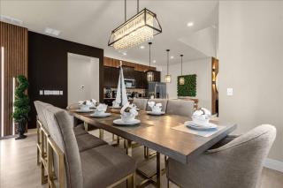 7 Bedrooms 5.5 Baths Windsor Island 3775 LA - 5