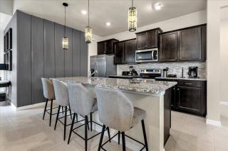 7 Bedrooms 5.5 Baths Windsor Island 3841 LA - Davenport - 4