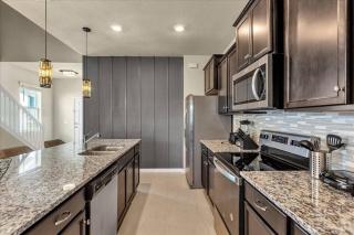 7 Bedrooms 5.5 Baths Windsor Island 3841 LA - Davenport - 3