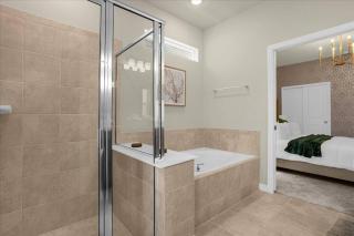 7 Bedrooms 5.5 Baths Windsor Island 3943 LA - 8