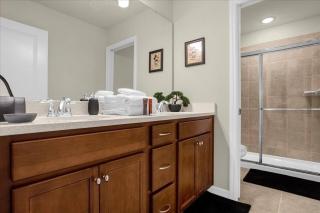 7 Bedrooms 5.5 Baths Windsor Island 3943 LA - 6