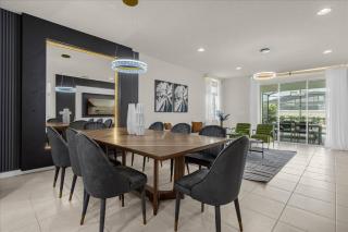 7 Bedrooms 5.5 Baths Windsor Westside 2476 DS - 5