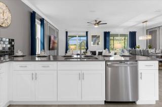 8 Bedrooms 5 Bathrooms Storey Lake 2909 PS - 4