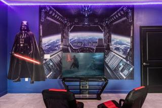 8 Bedrooms 5 Bathrooms Storey Lake 2909 PS - 2