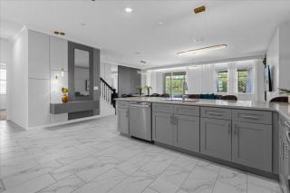 9 Bedroom 5 Bahroom Storey Lake 4288 PW - 2