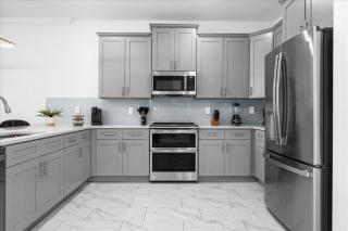 9 Bedroom 5 Bahroom Storey Lake 4288 PW - 1