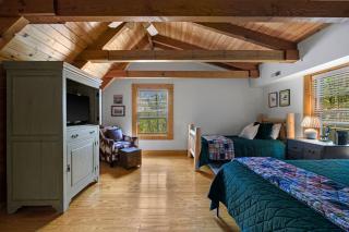 The Lodge at Smith Lake | Ideal Multi-Family Cabin - 4