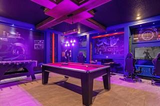 9 Bedrooms 5 Bathrooms Storey Lake 4564 TB - 3