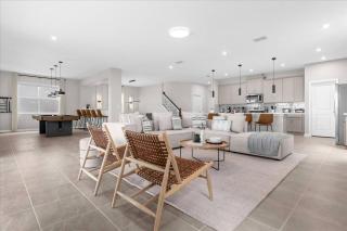 9 Bedroom 6.5 Bathroom Solara 9131TW - 9