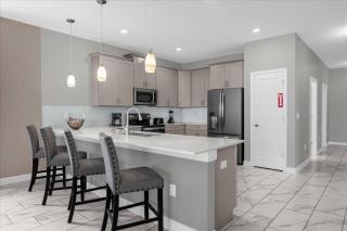 9 Bedrooms 5 Baathrooms Storey Lake 2931 FS - 7