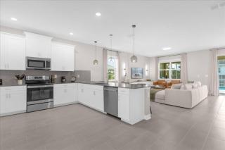 9 Bedrooms 5 Bathrooms Champions Gate 9028 ST - 2