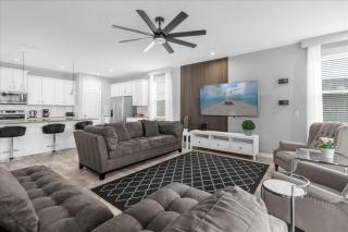 9 Bedrooms 6.5 Bathrooms Solara 8901 CB - 0