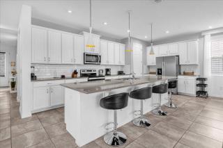 9 Bedrooms 6.5 Bathrooms Solara 8901 CB - 3