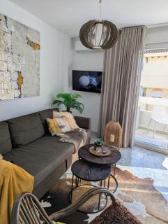PIN4.1 - Beachfront 1BR near Port Beach - 4