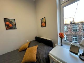 MMRent Orange Room - 8