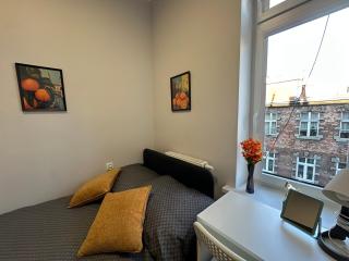 MMRent Orange Room - 6