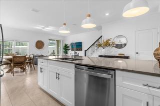 5 Bedrooms 4 Bathrooms Storey Lake 4411 SL - 4