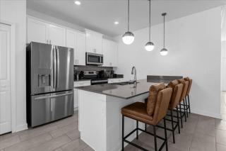 5 Bedroom 4 Bathroom Storey Lake 2601 SS - 6