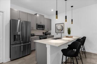 5 Bedrooms 4 Bathrooms Storey Lake 2373 RT - 4