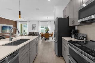 5 Bedrooms 4 Bathrooms Storey Lake 2373 RT - 3