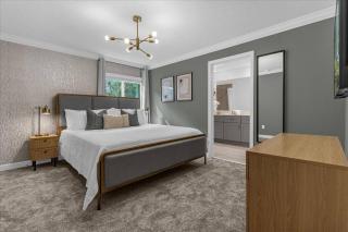 5 Bedrooms 4 Bathrooms Storey Lake 2373 RT - 2