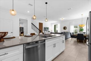 5 Bedrooms 4 Bathrooms Storey Lake 2469RT - 3