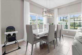 5 Bedrooms 4 Bathrooms Storey Lake 3019 PL - 2