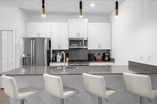 5 Bedrooms 4 Bathrooms Storey Lake 4198 PD - 5