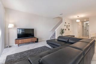 5 Bedrooms 4 Bathrooms Storey Lake4849 RC - 8