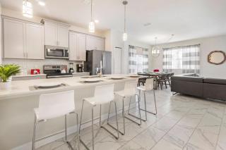 5 Bedrooms 4 Bathrooms Storey Lake4849 RC - 5