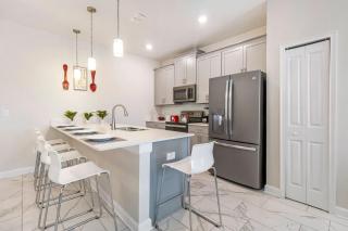 5 Bedrooms 4 Bathrooms Storey Lake4849 RC - 4