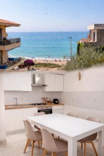 Appartamento Fronte Mare con Ampio Terrazzo - Privitera - 0