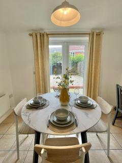 Rosebay Gardens, Cheltenham - Delightful, charming and very spacious 4BR Retreat - 5