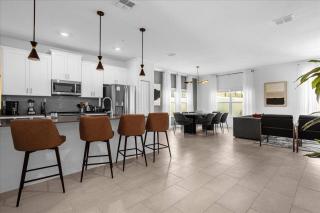 5 Bedrooms 4 Bathrooms Storey Lake 2432RT NEW - 6