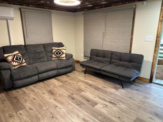 Rustic Hideaway - 9