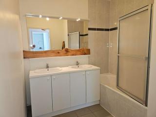 Sabrina, Wi-Fi, garden, sleeps 4, and beach - 5