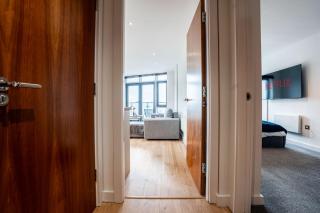 Modern Leeds City Pad Prime Location Balcony Sleeps 4 - 7