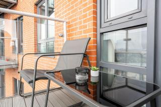 Modern Leeds City Pad Prime Location Balcony Sleeps 4 - 3