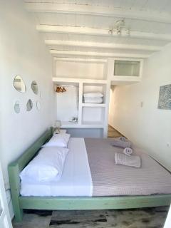 Elenitas Town house with Balcony and Sea View - 7