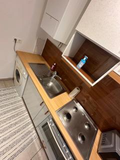 Cozy Ground Floor Apartment Near U6 Easy Access to Center - 8